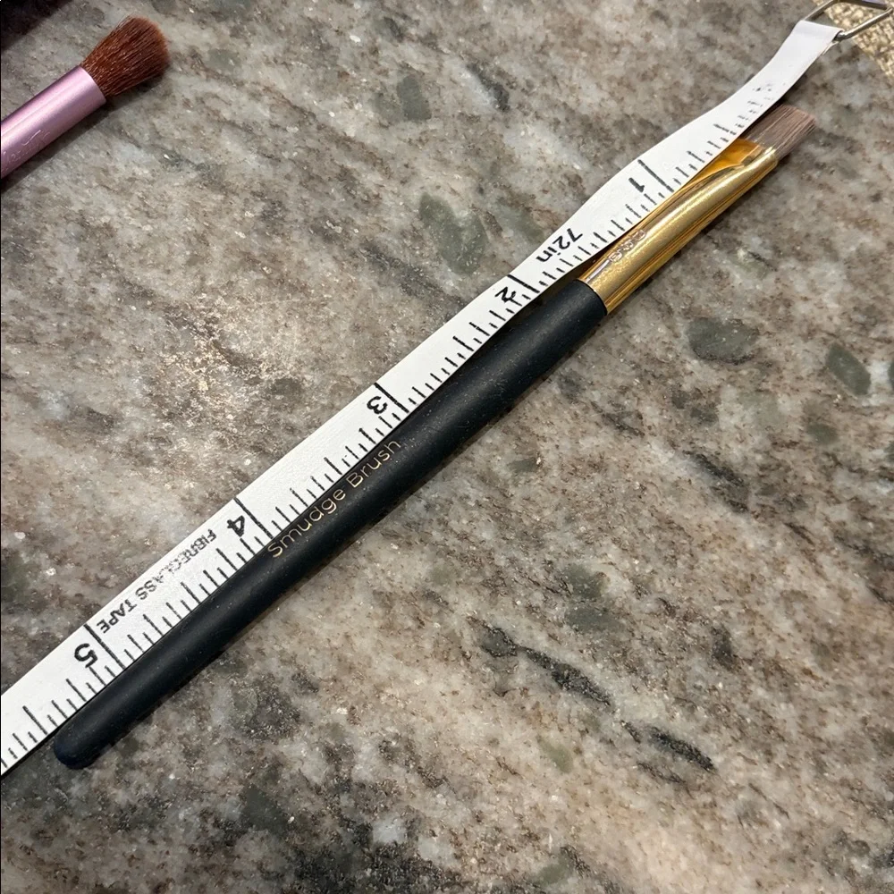 BUNDLE OF 4 MAKE UP BRUSHES